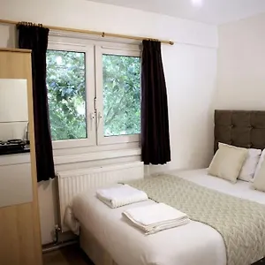 https://stunning-double-bed-room-in-zone-2.cambridgehotelsuk.com